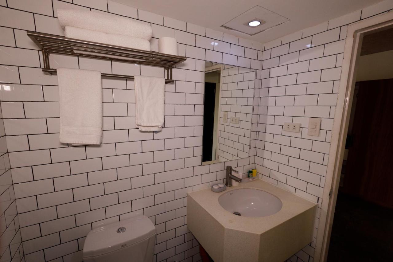 5880 Enriquez Residences Manila Eksteriør bilde